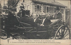 M. Poincaré à son arrivée à Nantes, accompagné de M. Guist'hau, ministre de l'Instruction publique et de deux autres ministres