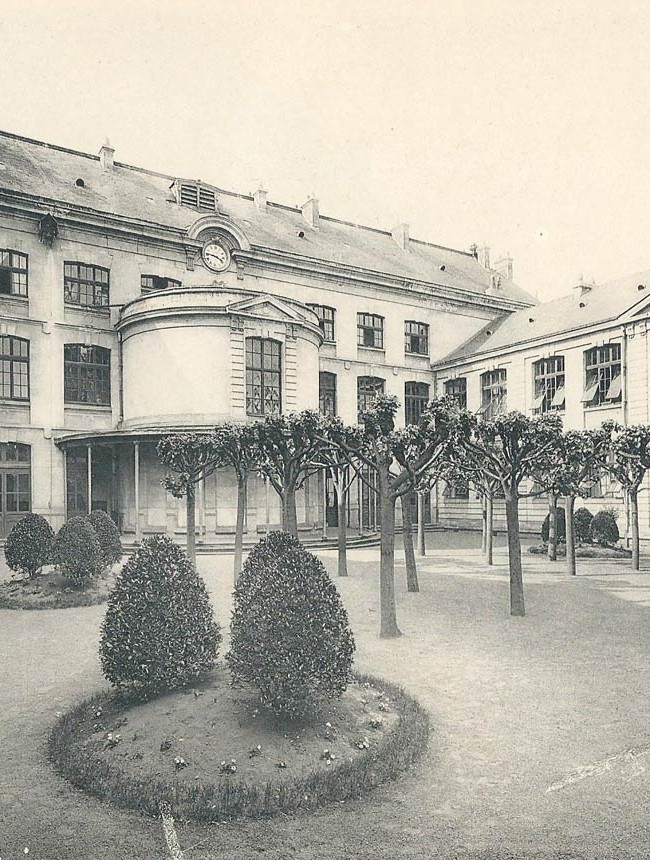 Cour d’honneur du lycée Jules Verne (1912)